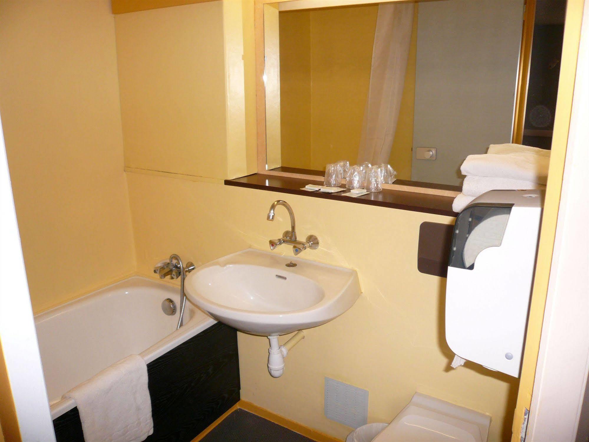 Hotel Les Tourrades Cannes Esterno foto