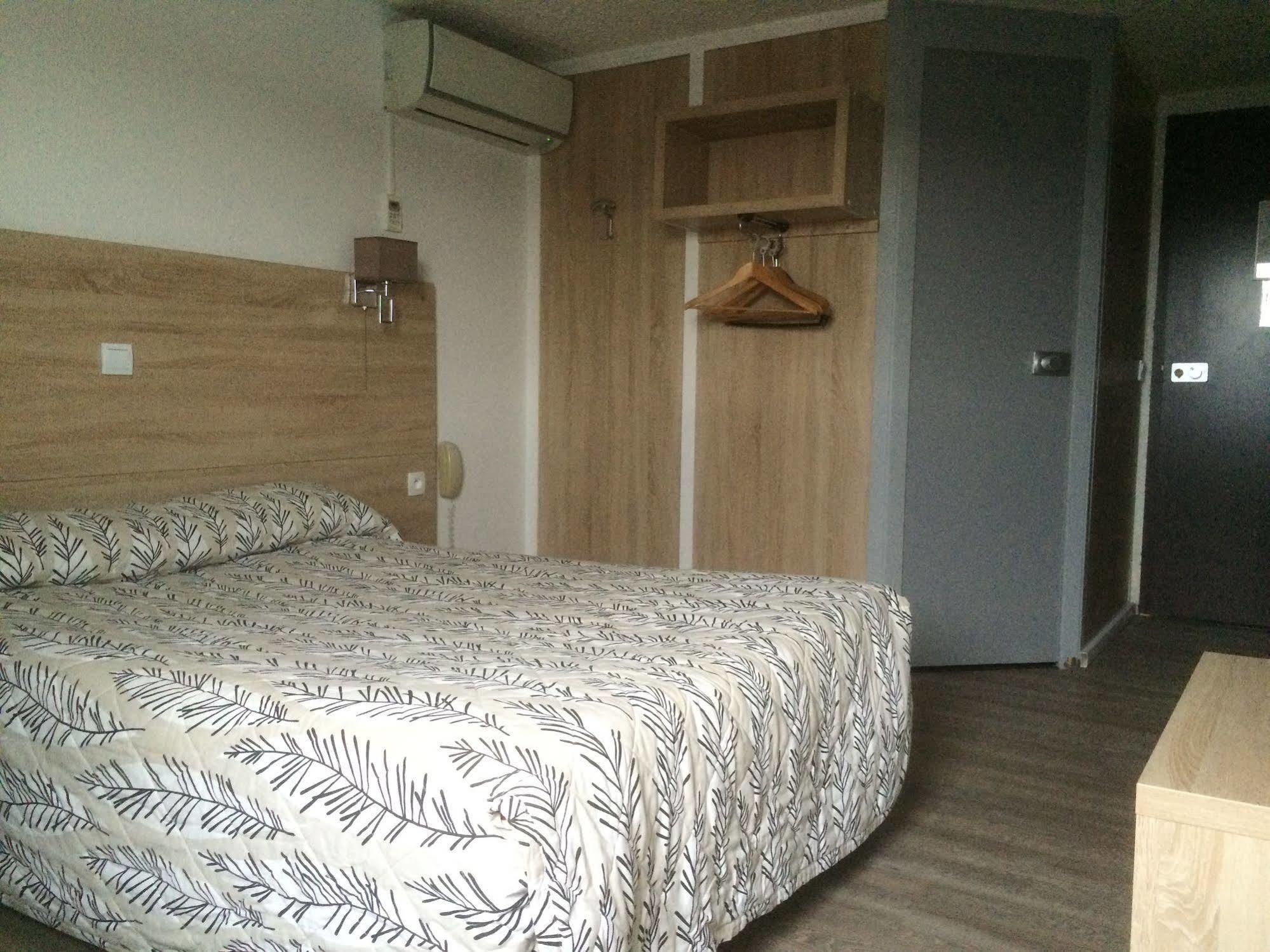 Hotel Les Tourrades Cannes Esterno foto